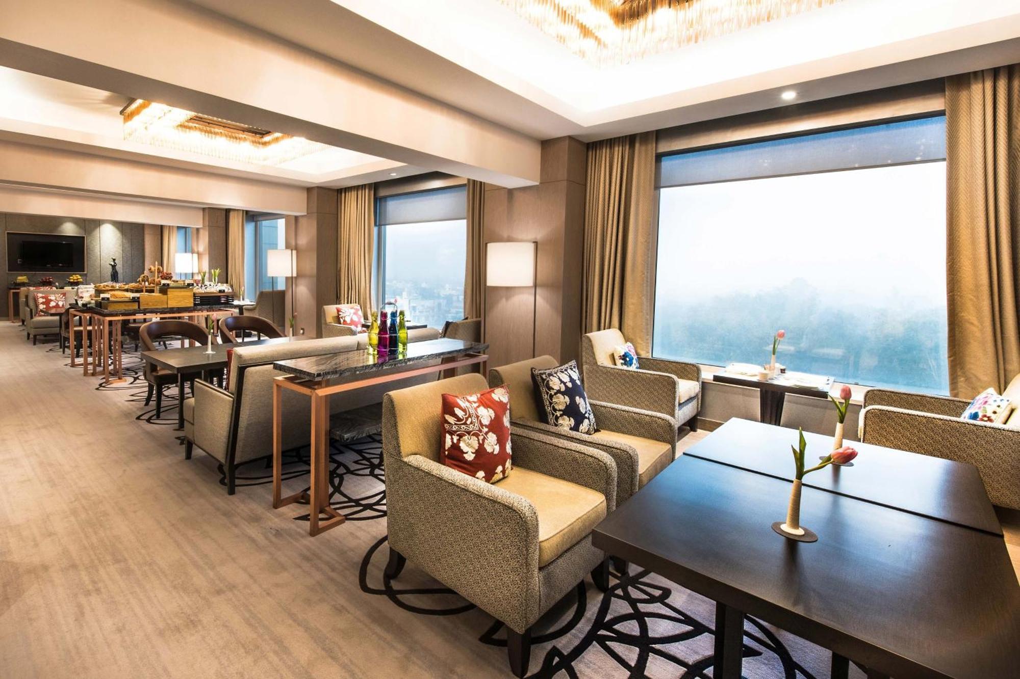 Sheraton Club Queen Room - Club Level
