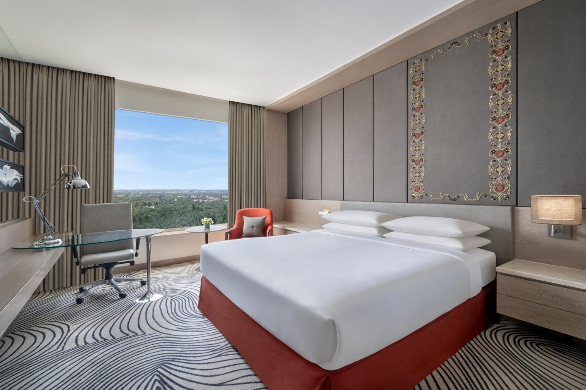 Run of the House Queen Room with City View and Pool Access
